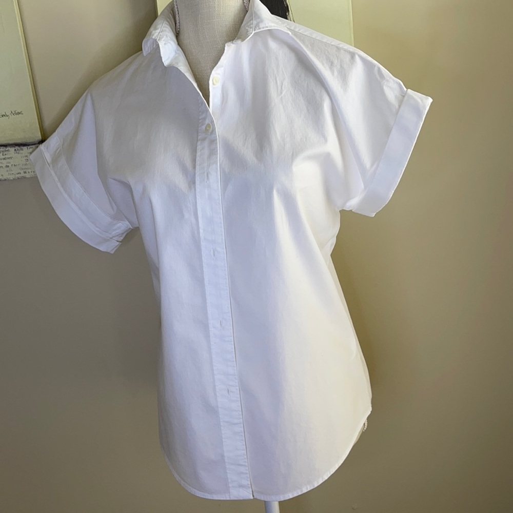 Chaps Classic White Top Short Sleeves 💕- Q-50